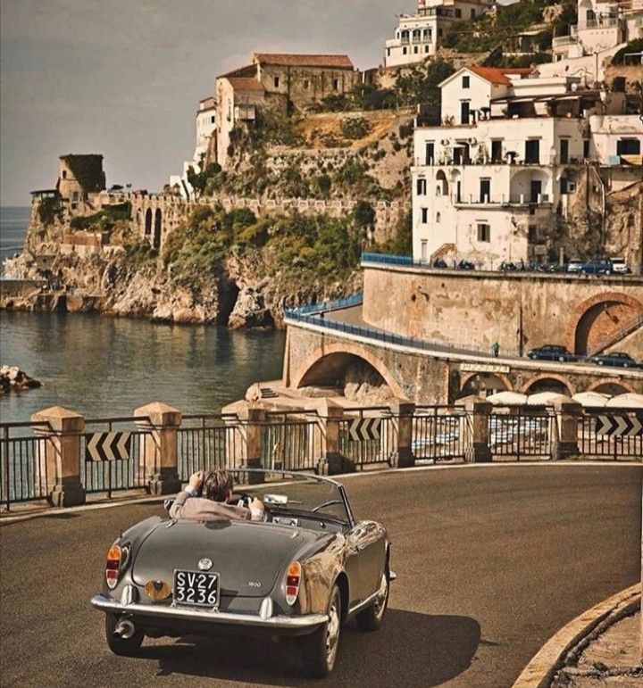 NotionGuideFr's tweet image. “A first class ticket”

C’est l’image que doivent renvoyer vos offres si vous voulez vivre de la vente de produits digitaux.

—

Concrètement :

Vos mails
Votre contenu
Votre tunnel de vente

Et naturellement vos produits digitaux

Doivent renvoyer une image de qualité,

Tant sur…