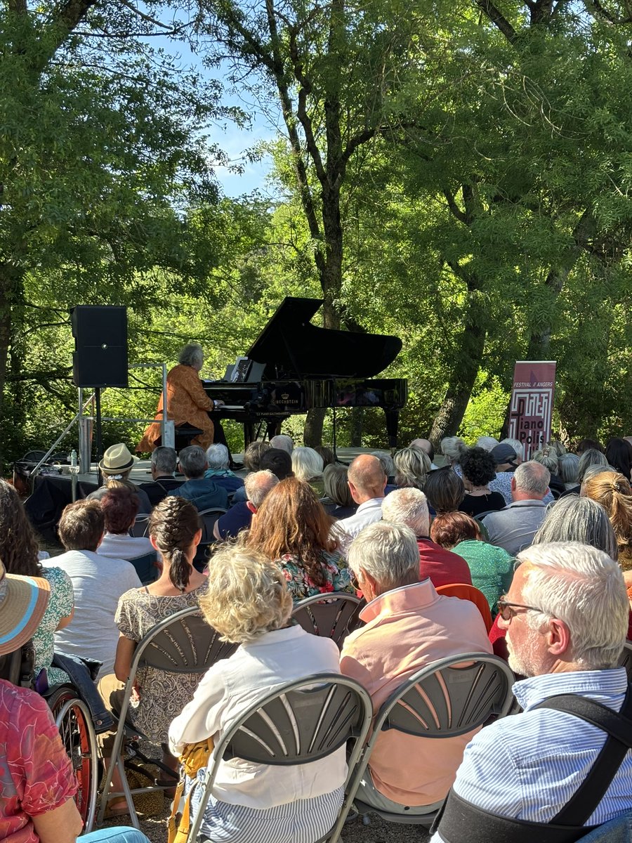 Angers's tweet photo. Cette année encore, le "piano saltimbanque" de Franck Ciup est présent en différents lieux dans la ville, incarnant pleinement l’esprit du festival #PianopolisAngers https://t.co/7CZjRLWts4
