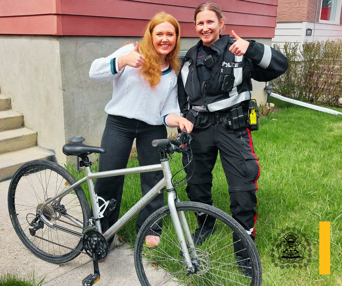 🚴‍♀️Yesterday, our Mountain Bike Unit was able to recover a stolen bicycle from an encampment and return the bike to its grateful and happy owner. 🌞With warmer weather finally here and more bikes on roads and pathways, officers want to remind #Calgarians to ensure they are…