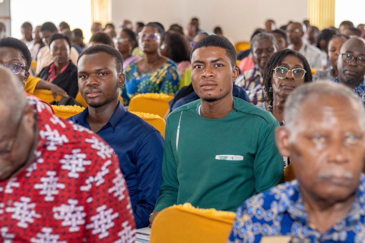 #Throwback 'The Legon Leadership Academy does not seek to produce just any form of leadership but it seeks to lead with integrity and safeguard our future as reflected in the slogan of the Academy.' Vice-Chancellor Prof. @aba_amfo during the launch of UG LLA #UGIS75