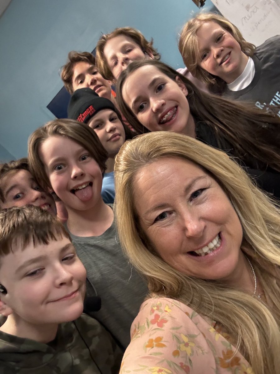 Backstage beauties! Show #1 ⁦<a href="/SFOAschool/">St.Francis of Assisi School</a>⁩