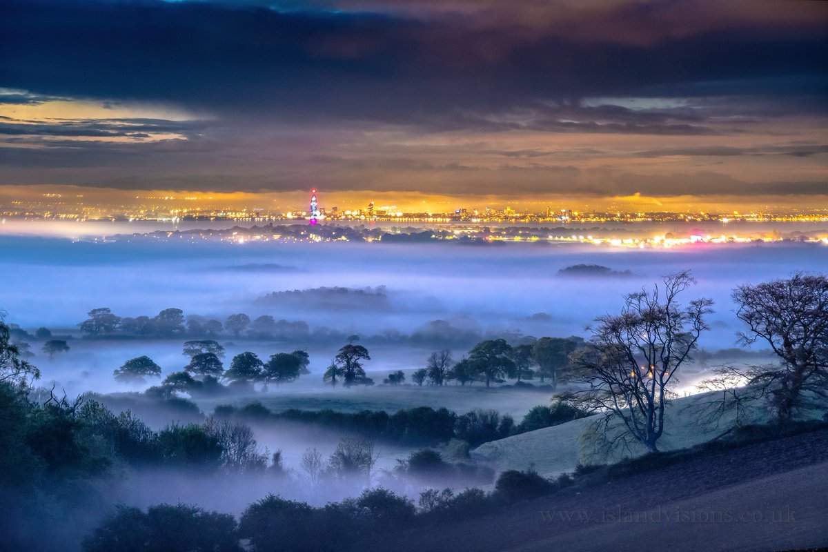 This view across Ashey towards Portsmouth was snapped by the brilliant Island Visions Photography! #isleofwight #iow #portsmouth #photooftheday @islandvisions