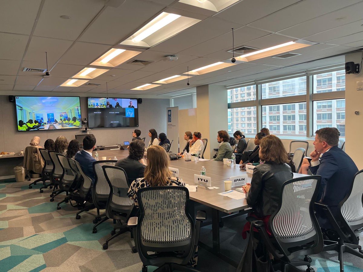 Caroline Van Buren tweet media