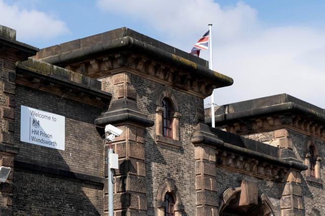 HMP Wandsworth: A thread Chief Inspector Charlie Taylor has cut short an unannounced inspection of this prison to issue an Urgent Notification to ministers about conditions there. This is his Red Flag warning of a prison in serious danger. The Governor resigned yesterday. 1/