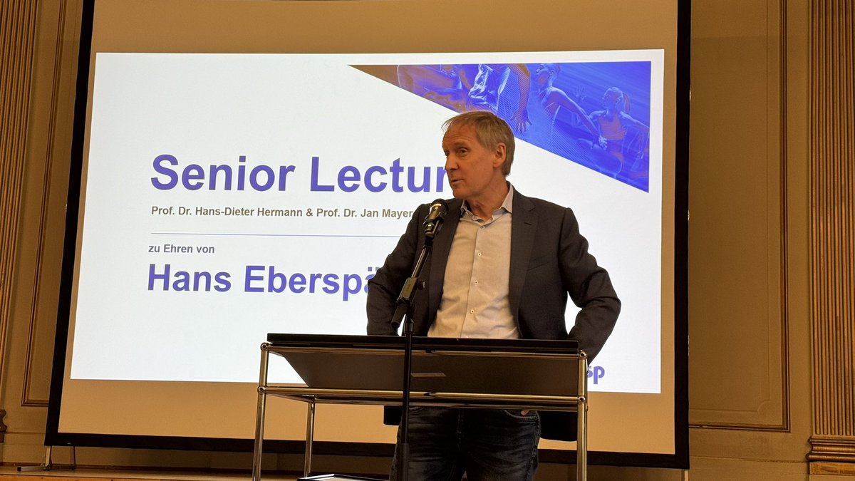 „Der Kopf muss genauso trainiert werden wie der Körper“ Senior Lecture zu Ehren von Hans Eberspächer durch Prof. Hans-Dieter Hermann und Prof. Jan Mayer auf der #asp2024berlin @asp_sportpsycho @BSPBusinessLaw #sportpsychologie