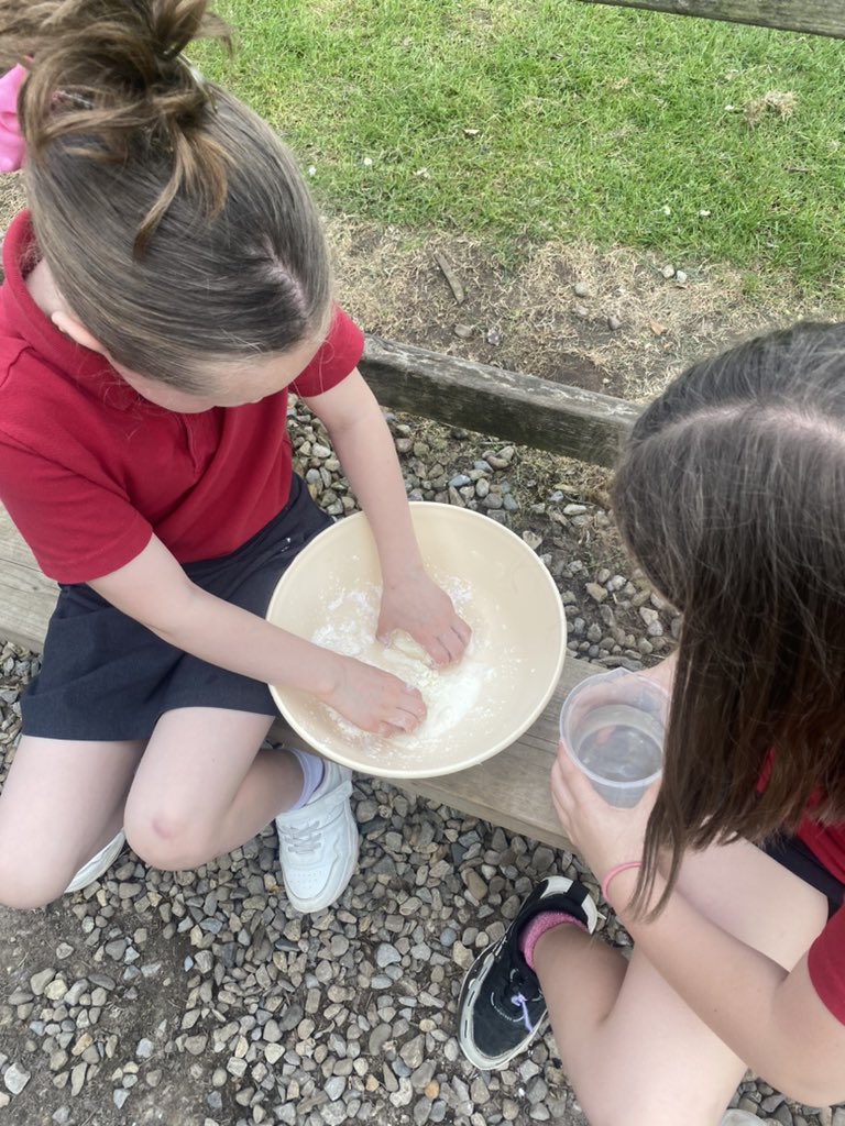 carltonedinburg's tweet photo. An oldie but a goodie…the awesome oobleck challenge! Year 3&4 scientists were brilliant at explaining the experiment scientifically! #excitingexperiments @CarltonPS_SET https://t.co/pVQdcAFPu1