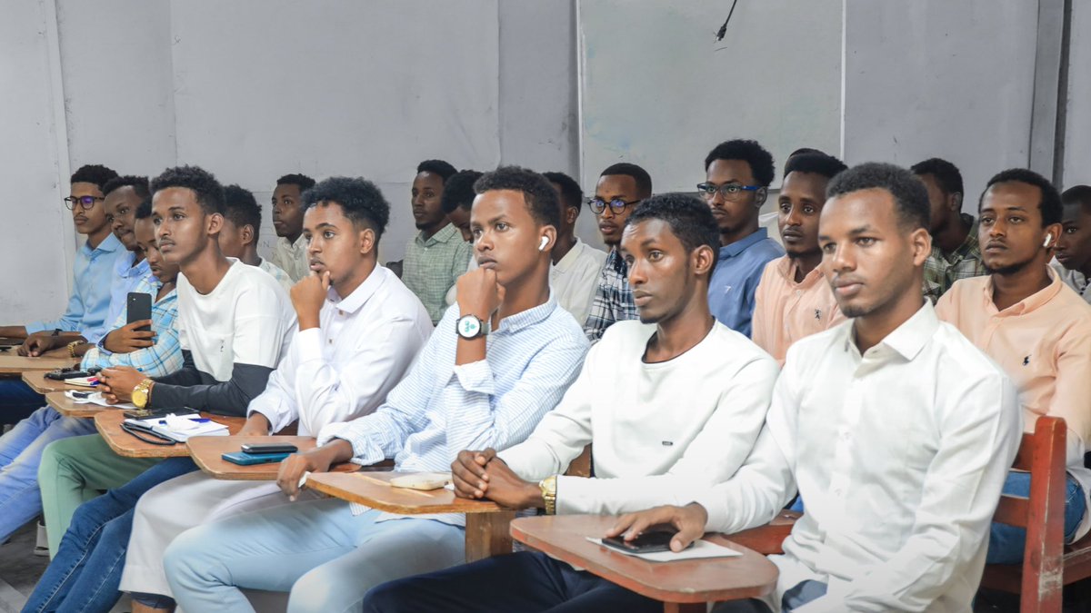 ZakyMoha10's tweet photo. I am delighted to have presented the seminar titled “Seminar on Navigating Careers in Multimedia: Opportunities and Challenges” to the students of @JamhuriyaUniv particularly those in the Multimedia department.
#Zaky #seminar #multimedi #cit #JUST https://t.co/p3oJrAGt4Q