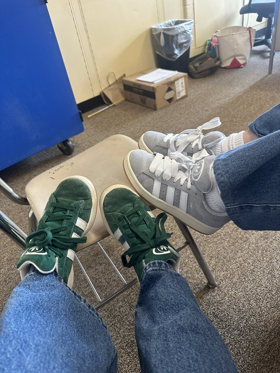 Sophia64419170's tweet photo. Me and my cuz (@kbrsilly) stay fitted up #cousins #twinsisters https://t.co/zpDMuCouzZ