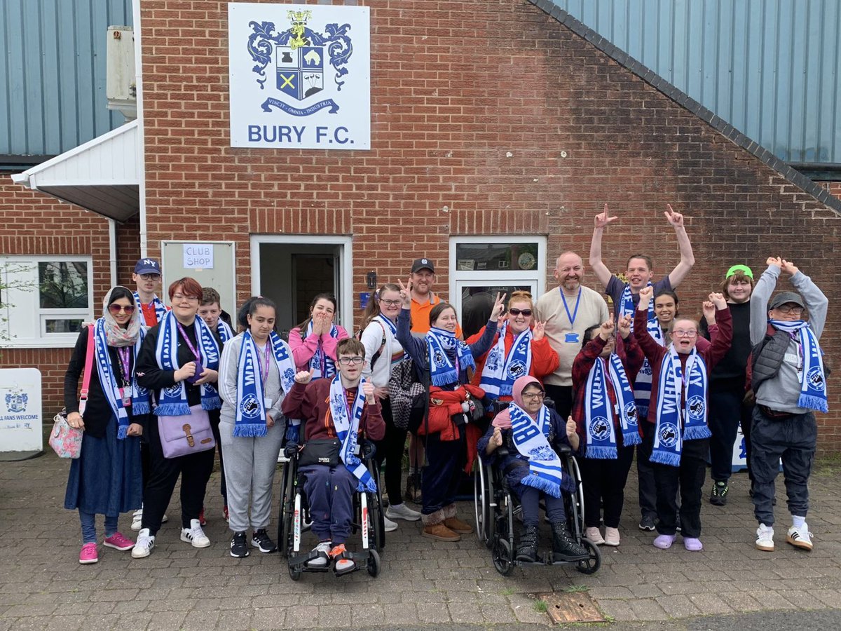 ⚪🔵 Valley College Visit Delighted to have the guys down for their learning session out of Gigg Lane this morning! CEO Neil Sears & Commercial Director Jon Wiggans were on hand to welcome them, dishing out the scarves in the process. Thanks for coming down @ValleyCollege1 👍…