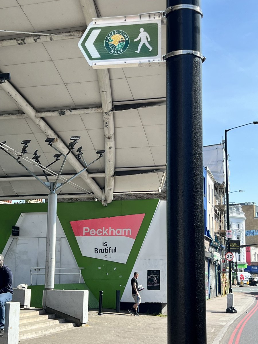 This week we’re enjoying the #GreenLink walk with @LondonNPC as part of #WalkingWeek Today we walked from Peckham to Fleet Street 🌳 community.nationalparkcity.org/events/london-…