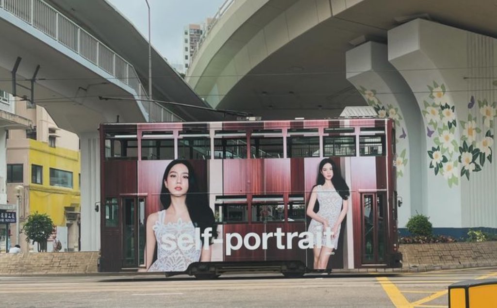Jisoo tram in HK #SelfportraitWithJisoo