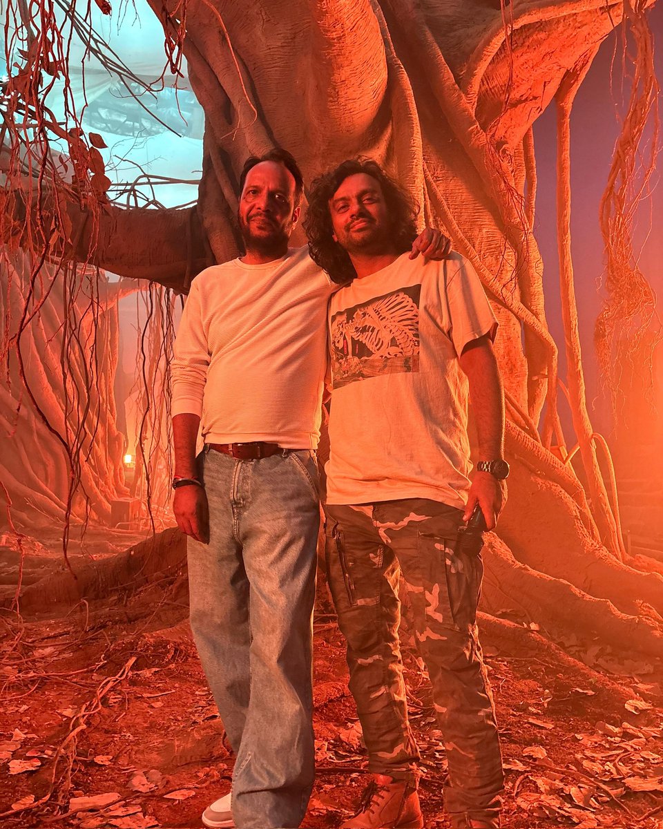 EgiptionGopal's tweet image. पिछले ढाई महीने से बड़ी ही खूबसूरत फिल्म की शूटिंग कर रहा हू नाम है  #maa फिल्म की शूटिंग अपने आखिरी पड़ाव पर आ गयी है , बड़ा ही शानदार अनुभव रहा इस फिल्म के शूटिंग के दौरान , फिल्म के निर्देशक @furia_vishal जी के साथ काम करके बहुत सी नयी चीज़े सीखने को मिली ,#kajol #devgnfilms