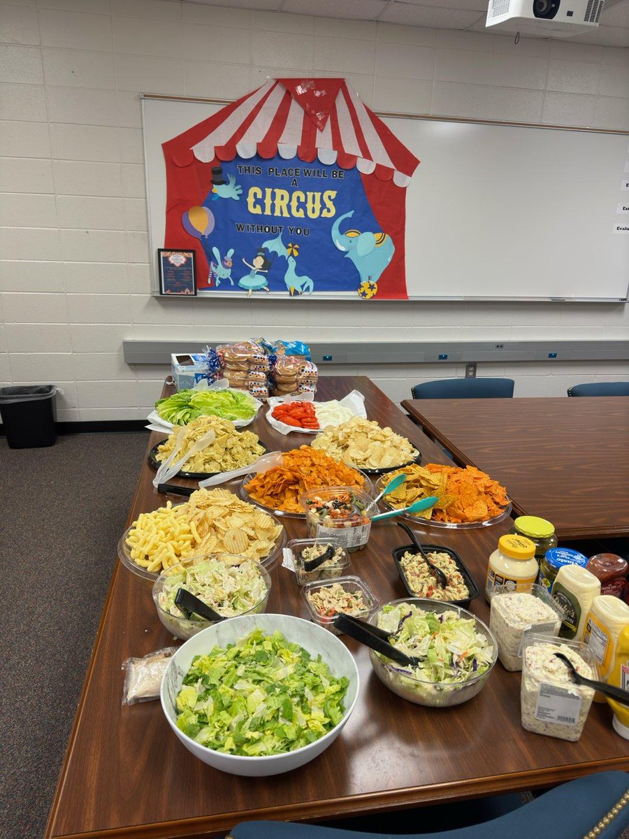 Thank you PTA and volunteers for donating your time and bring dishes so our staff can enjoy a lunch as part of our celebrations for teacher appreciation week 🍎💜