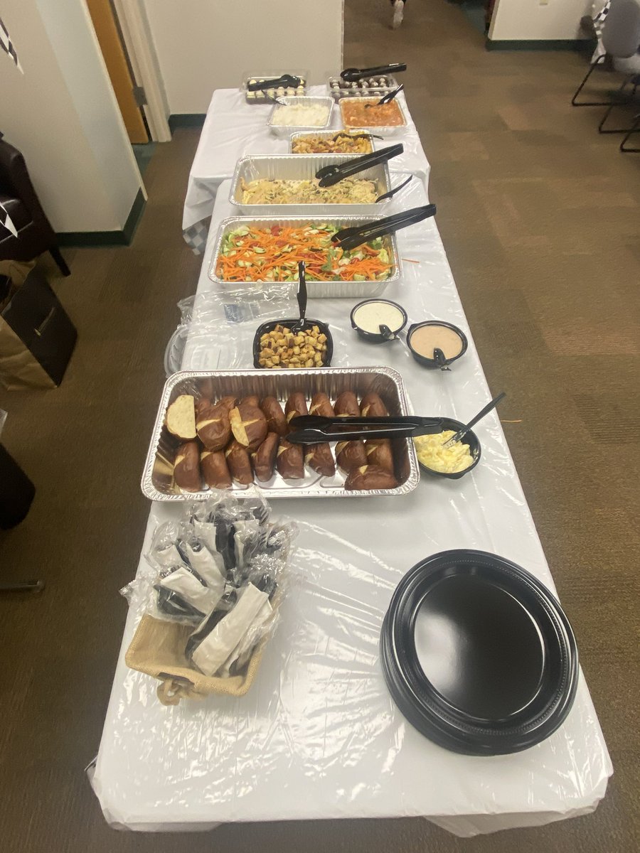SCI_PTO's tweet image. Thank you to all the families who sponsored lunch. The staff was treated to Cooper’s Hawk and we saw a lot of happy faces.