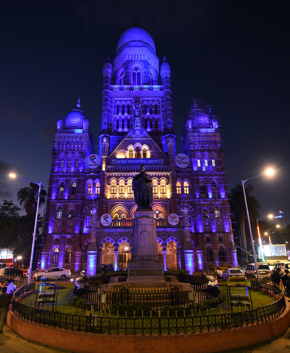On the occasion of 'Europe Day,' the Brihanmumbai Municipal Corporation (BMC) Headquarters is illuminated with blue and gold colors 🇪🇺 this evening, mirroring the European Union flag. 🌟Representatives from the Consulates of EU Member Countries in Mumbai paid a courtesy visit on…