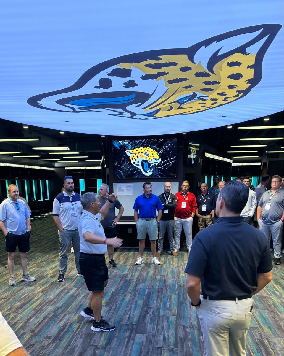 Day one of the #AlliSportsSummit24 included a private tour of the Jacksonville @Jaguars stadium, including some #Jags trivia in the locker room!🏈 A big thank you to @EverBankStadium for having us and showing us around your facility! #DUUUVAL