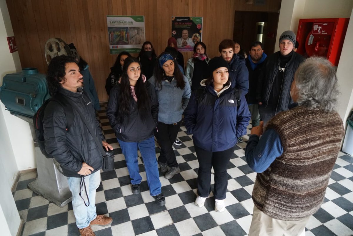 Nuestro #CentroCultural recibió la visita de alumnos de 2do año de la carrera de Turismo #AIEP. Fueron recibidos por el encargado del departamento de cultura, Alejandro Barrientos y parte del equipo de la Dirección de Cultura y Turismo.

#SomosMásCultura
#SomosMásInclusivos