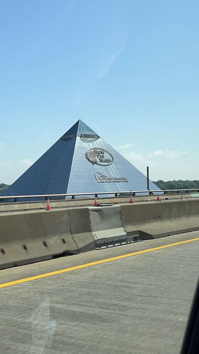 Lark788's tweet photo. God graced me this day. I have seen the light

May have just been the harsh reflection of the triangular bastard https://t.co/kM6PaONObx