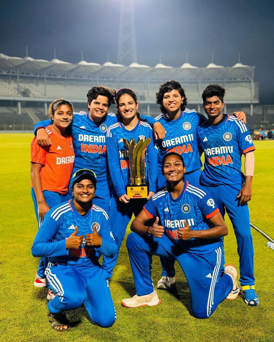 Team 🇮🇳 posing with their winning trophy 🏆 after beating Bangladesh 5-0

#CricketTwitter #BANvIND