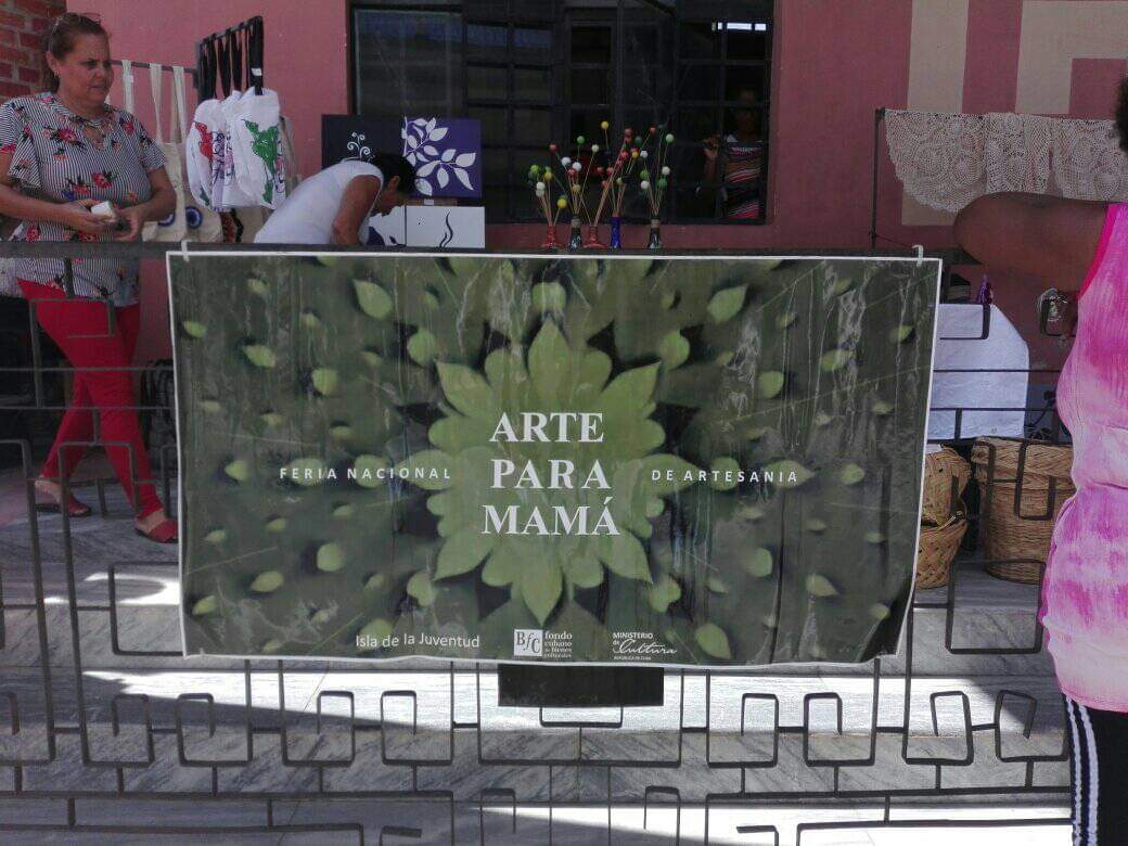 En #IslaDeLaJuventud se realiza Feria de artesanía 'Arte para mamá' #SentirPinero