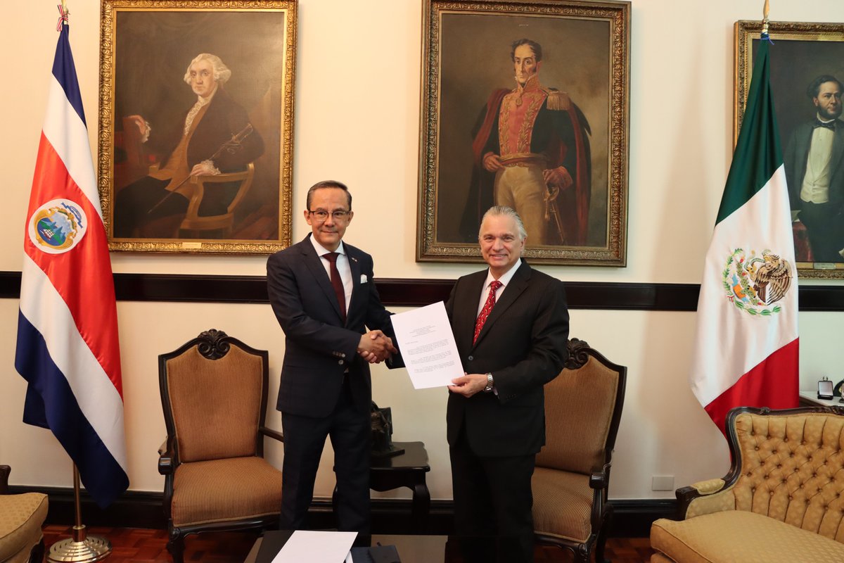 El embajador designado de los Estados Unidos Mexicanos en Costa Rica, Víctor Sánchez Colín; presentó las copias de estilo de Cartas Credenciales al ministro de Relaciones Exteriores y Culto, Dr. Arnoldo André. 🇨🇷🤝🇲🇽 @EmbaMexCri 📑rree.go.cr/?sec=servicios…