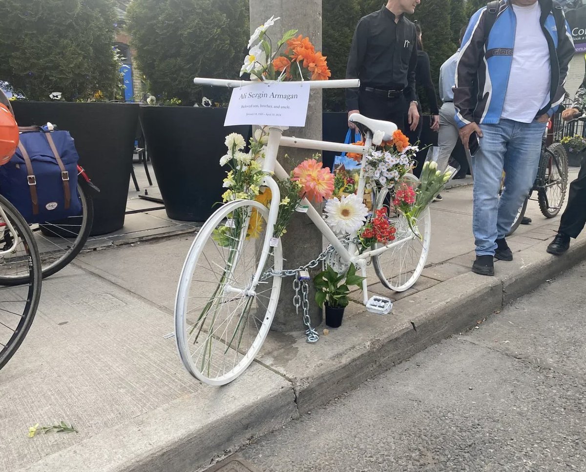 Toronto has too many Ghost Bikes, by @lloydalter open.substack.com/pub/lloydalter…