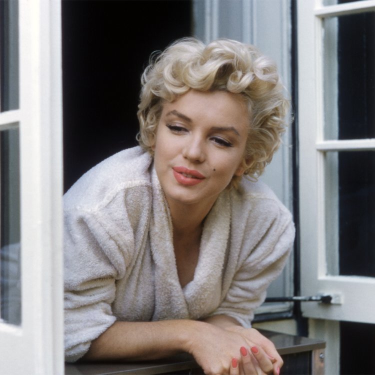 Marilyn during the filming of “The Seven Year Itch.” New York, 1954. 📸: @SamShawPhoto #SamShawPhoto #MarilynMonroe #Icon #SevenYearItch #Filming #NewYork1954 #SamShawPhoto #IconicRoles