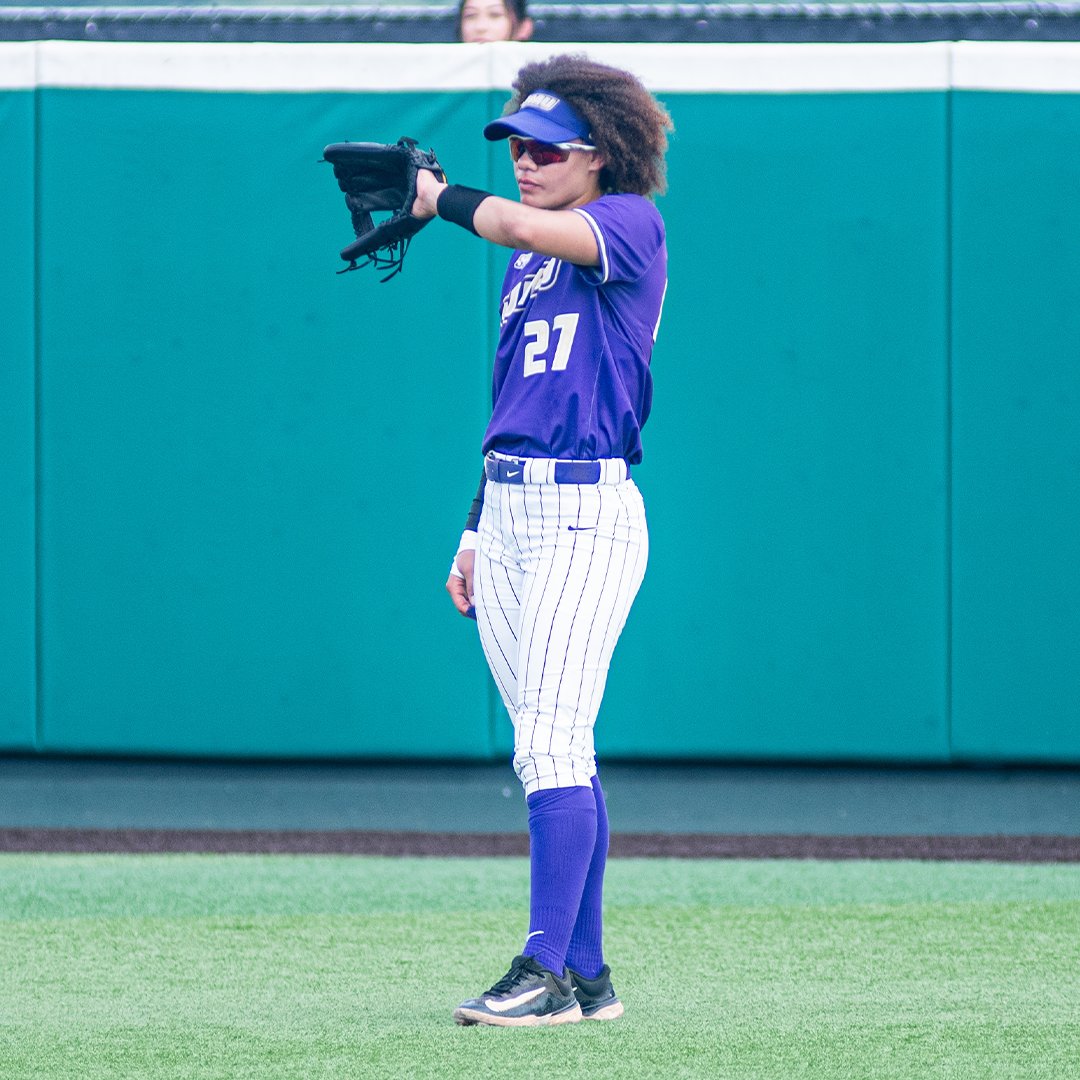 M3 | Reed picks up her second hit of the day, but a double play ends the top of the third. UL 5, JMU 0 #GoDukes