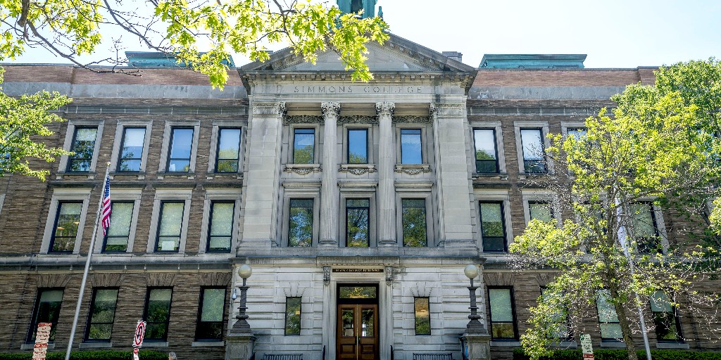 By adding a certificate to your SocialWork@Simmons MSW studies, you will develop the advanced skills to pursue a career in a specific practice area. Learn more about our certificate options: bit.ly/3wpxnA8