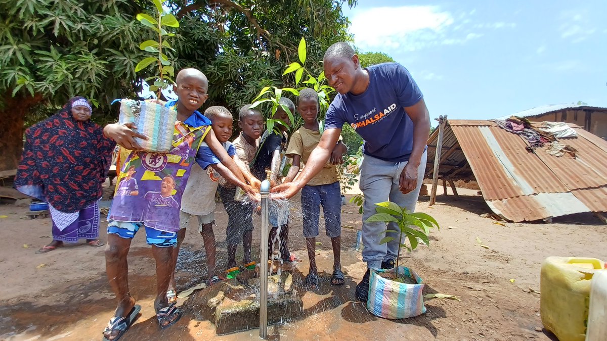 To tackle the lack of clean water and food security, our team provided a solar-powered water storage system with taps in Luluchorr Village, in #TheGambia, to create a long-term development impact, empowering the community. #Water4Africa #KhalsaAid #CleanWater