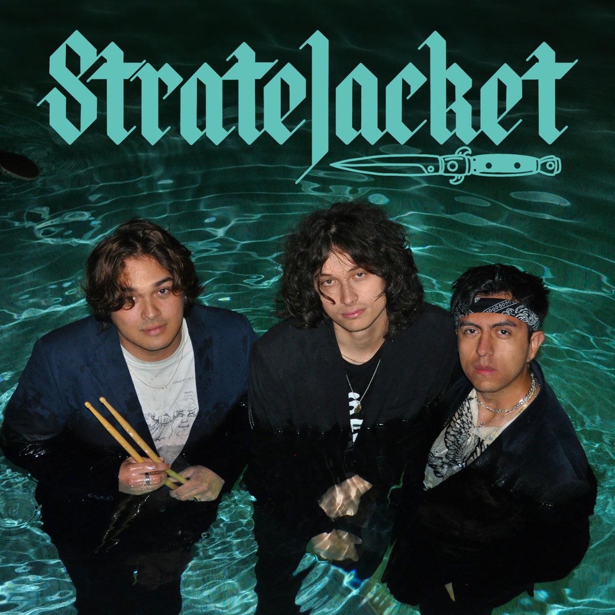 EP REVIEW: Stratejacket - @stratejacketca @EDGEOUTRecords @reybee distortedsoundmag.com/ep-review-stra…