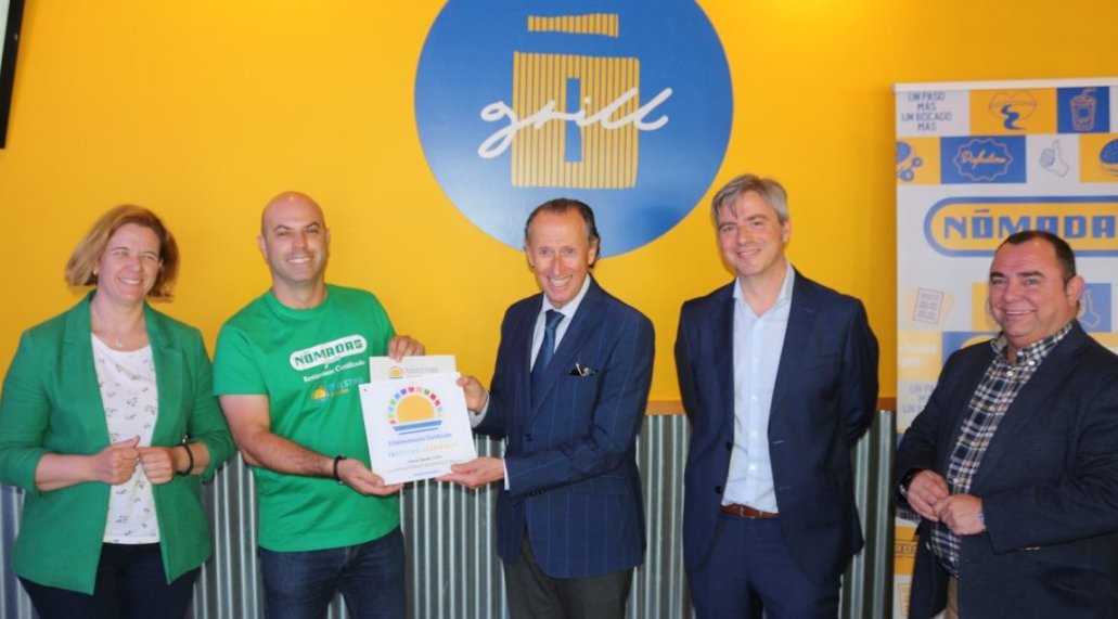 Noticias de nuestras #startups | <a href="/TudestinoSos/">Tudestino Sostenible</a> entregó su certificado de Sostenibilidad al restaurante Nómadas Grill por su compromiso con el medio ambiente, la economía y los aspectos sociales relacionados con su actividad⬇️

tudestino-sostenible.es/restaurante-no…
