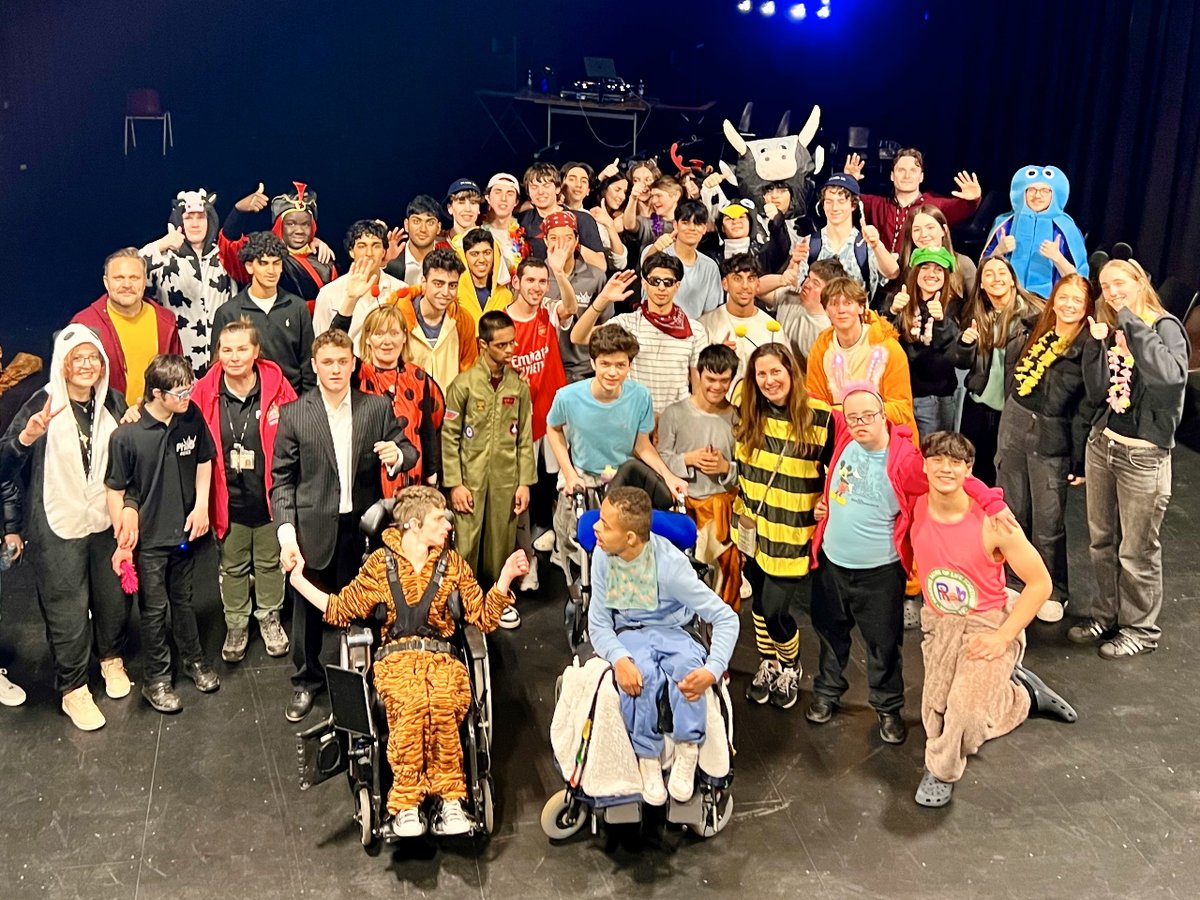 The annual @MerchantTaylors #Phab week took place last month; and one of the students James has written a wonderful article on the schools website, which you can read in full at the below. A massive well done to all involved! 👏👇📲 mtsn.org.uk/life-at-taylor….