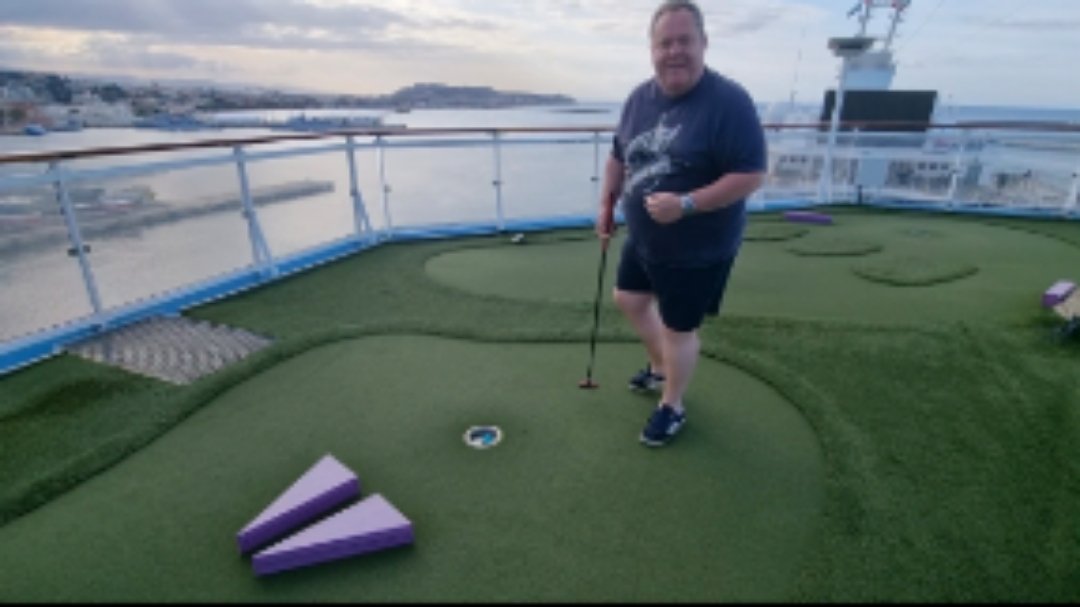 ⛳️'Mini Golf'? ... Bring it on & never say I'm not the sporty type! 👍😅 #explorer2 #cruise