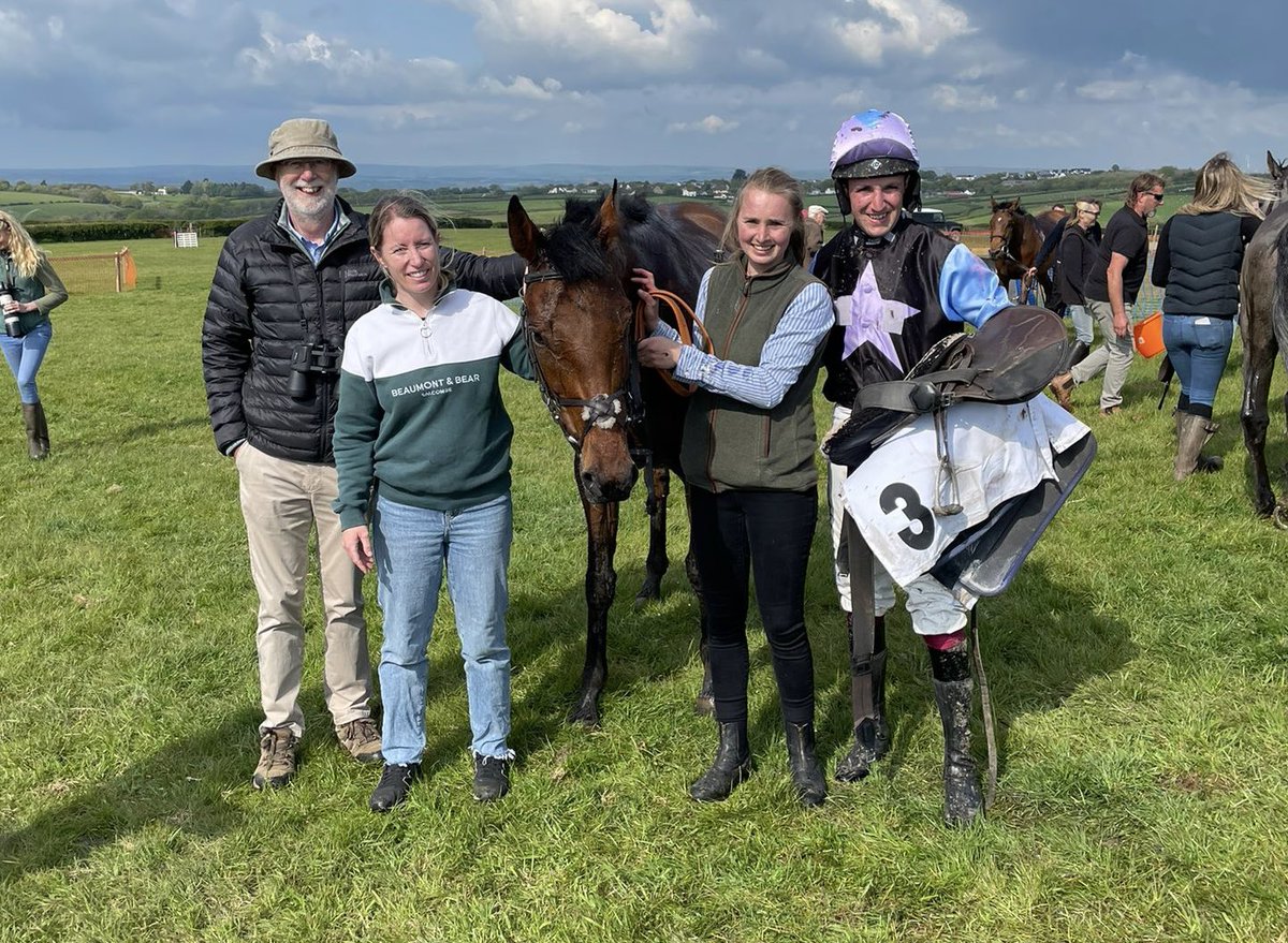 A first win for Did Ja Ever who took the Mares Maiden at Vauterhill completing a double! Ridden by @Joshua_N3wman & owned by Blackmore Racing Club who enjoyed their third win of the season🥳🥇 #BlackmoreFarm #Winner21 @Firehouse2016 @REDMILLSHorse @ForanEquine @Arioneo_off