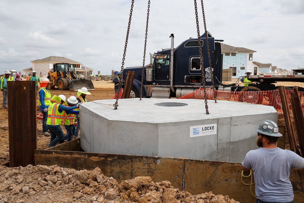 It was awesome to witness another successful @CenterPoint 3-way manhole installation. This one was installed by TCH Directional Drilling.  🚧👷‍♂️ #Locke #OurPeople #TechnicalExpertise #Responsiveness #LeadingPrecast #PrecastConcrete #Construction #Innovation
