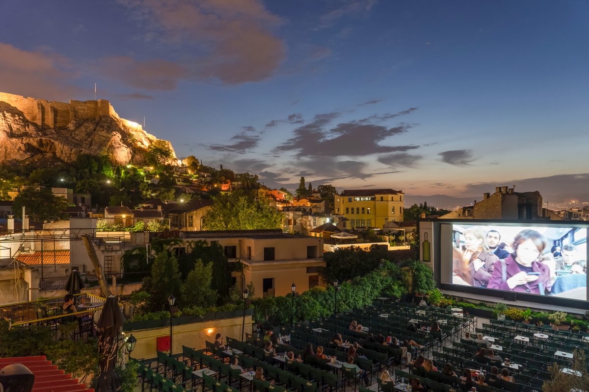 Exciting news! Open-air cinemas in Greece are opening this week, continuing a tradition since 1900. 🎬 Step into the enchantment of open-air movie nights under the starry sky. 🌌 Don't miss out on this iconic summer experience! 🍿 visitgreece.gr/inspirations/s…