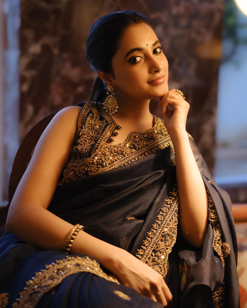 Classy Women ❤️ #PriyankaArulMohan Latest Photoshoot Clicks 📷📸 #PriyankaMohan #PAM