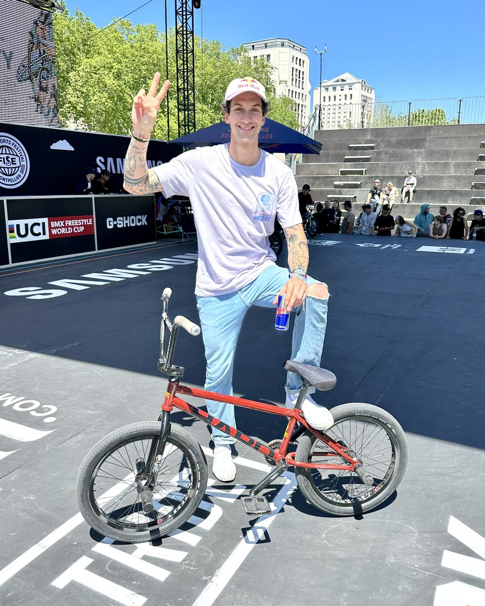 MatthiasDandois's tweet image. Made it to my last @fiseworld ✌🏼
First practice was great. Qualifying tomorrow afternoon! Get your pass and come hang at the Flatland area! 
Wearing @dockerseurope pride month collection ❤️🏳️‍🌈
#bmx #fiseworld #thelastdance