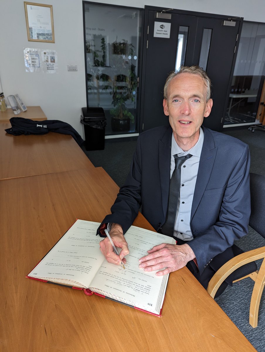 Prescot Town Council is pleased to announce that Paul Shaw has been co-opted onto the Town Council to fill the Prescot North Ward vacancy. Cllr Shaw met with the Town Clerk earlier today, and officially became a councillor by signing Council’s Acceptance of Office Book.