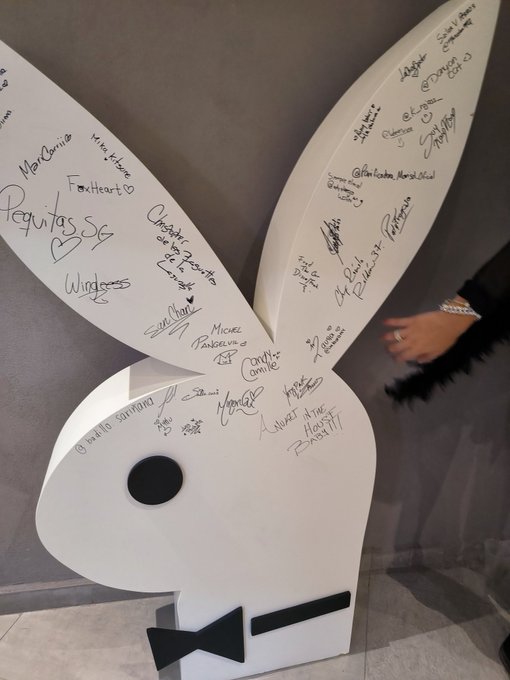 Gracias @PlayboyMX me la pas&eacute; espectacular! 😘 Encontraron mi firma? https://t.co/03xfWO2qxQ<a class="tags" href="/tag/playboymx">@playboymx</a><a href="/tag/cosplayergirl"class="tags"><span>#cosplayergirl</span></a><a href="/tag/remzero"class="tags"><span>#remzero</span></a>