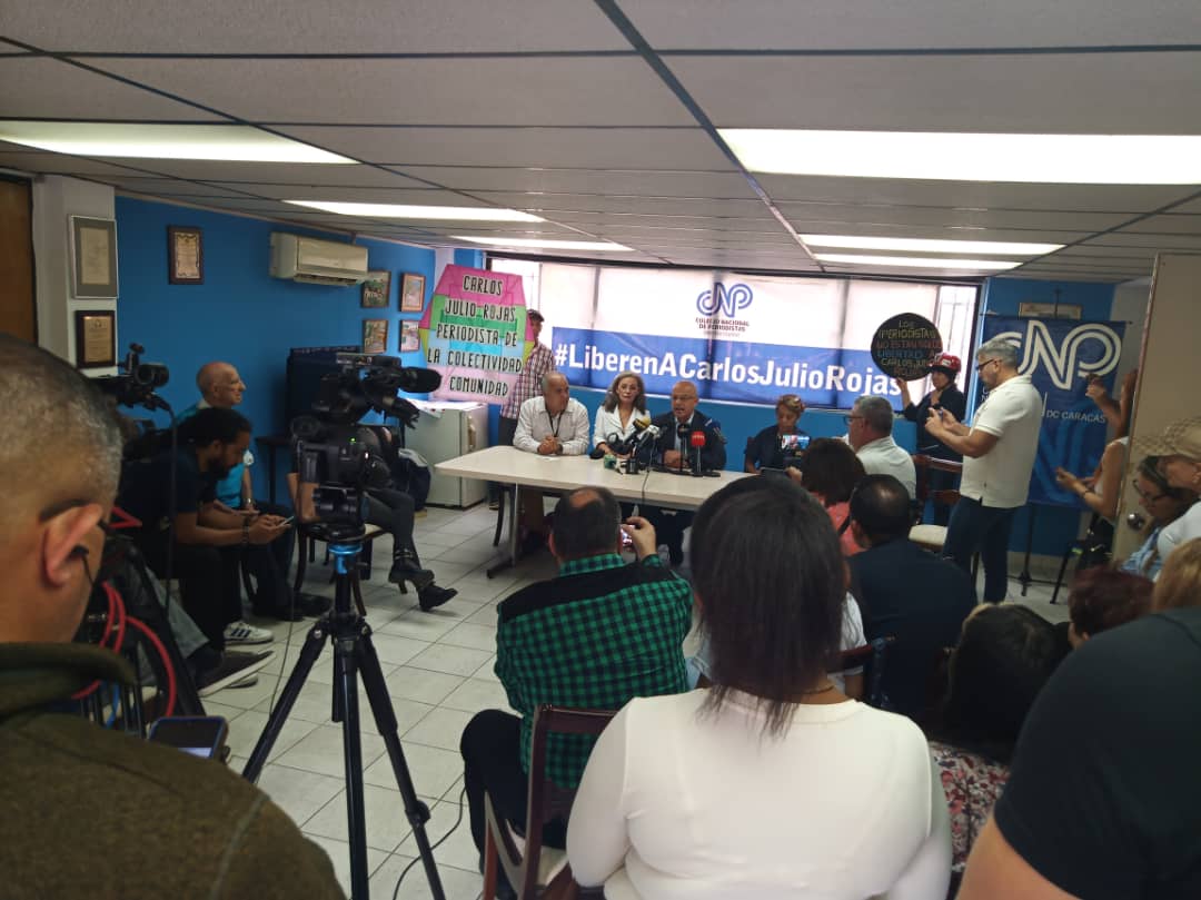 CNPCaracas's tweet photo. #9May Abogado @medinaroaalonso "A Carlos Julio Rojas  @CarlosJRojas13  se le ha impedido nombrar sus defensores privados, lo que afecta el derecho a la defensa . Exigimos el cese de la violación al debido proceso". https://t.co/bAtg0Mvk0g