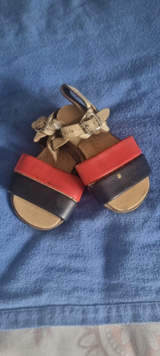 Sandals of 17-month old Jacqueline O’Brien - who died along with her mother, father and 5-month old baby sister in Dublin bombings 1974 The O’Brien’s story raised in Dail earlier by @RBoydBarrett And will feature in Episode 3 of The Forgotten @ 6.30pm @RTERadio1 & @drivetimerte