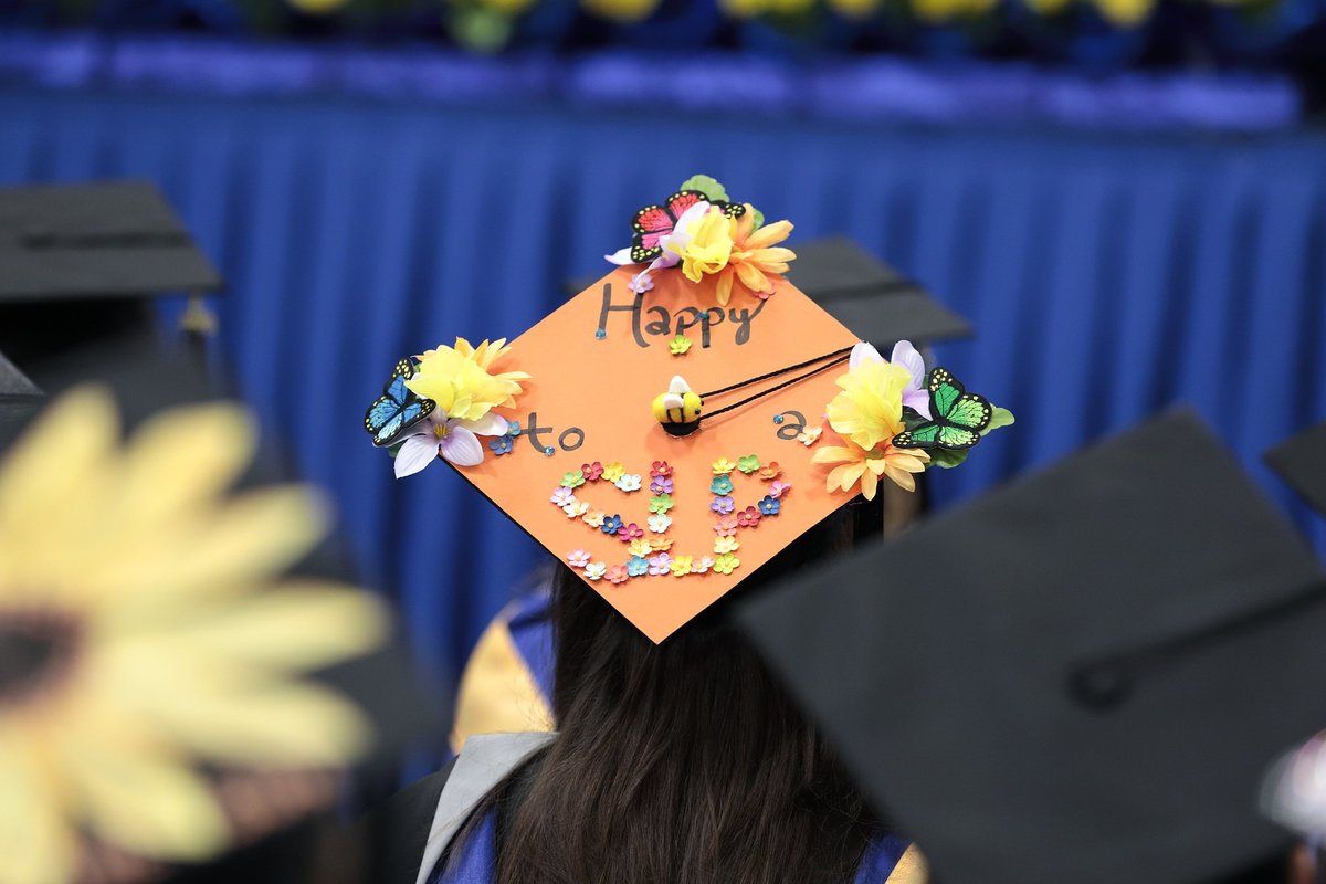 Looking for some mortar cap inspiration, #MUGrad? We have you covered! 🎓