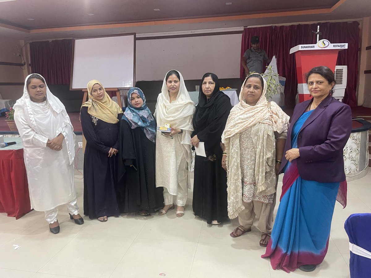 राष्ट्रिय मुस्लिम आयोग व्दारा आयोजना गरिएको बांके जिल्लाका मुस्लिम महिलाहरुको सशक्तिकरण कार्यक्रम साथै आगामी दिनको रणनिती बारे सुझाव लिईयो । यो उत्साहजनक उपस्थितीको लागि स्थानिय संस्था मुस्लिम विकास चेतना केन्द्र र फातिमा फाउण्डेशन तथा स्थानिय महिला विकास कार्यालयलाई विशेष