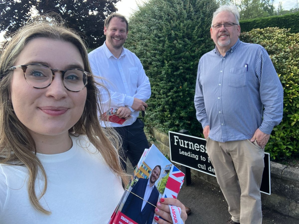 We aren't just out at election time, we're out all year round! Enjoyed some evening sunshine in Wrenthorpe today. A lot of people voting @UKLabour for the first time. Thank you for putting your trust in us. 🌹