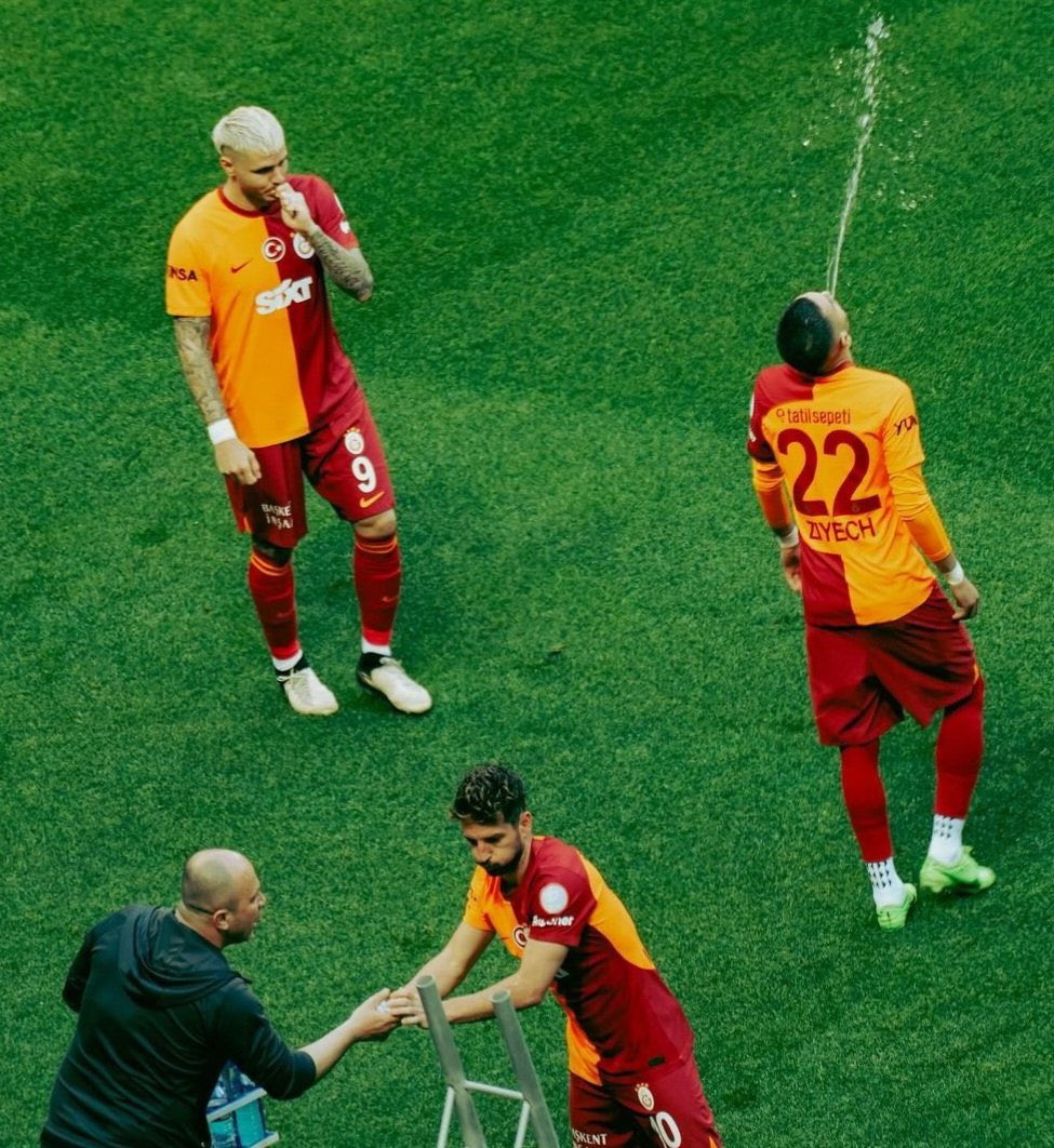 2035 gibi bir zamanlar Galatasaray tweet'i bu fotoğrafla atılacak