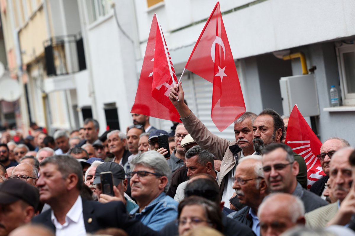 Eskişehir İl Başkanlığımızda örgütümüzle bir araya geldik. 'Bugün Türkiye’de örtülü bir IMF programı uygulanmaktadır. IMF hayalet gibi üzerimizde dolaşmaktadır. Mehmet Şimşek’e sesleniyorum. Gulyabanini al biraz da zenginlerin kapısına git. Yoksulun peşini bırak.'