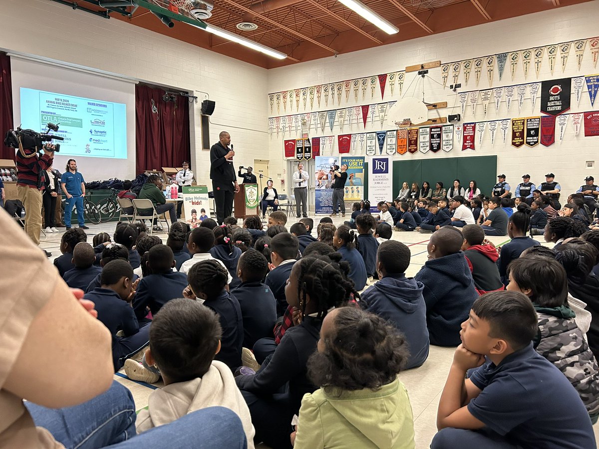 Helmets save lives! #Thankyou to @StarWarsCop, @TPS31Div, @JRJLawyers & @jamaalmagloire for teaching students from @deSalesTCDSB the safe way to ride a bicycle. Remember the 2-V-1 rule!