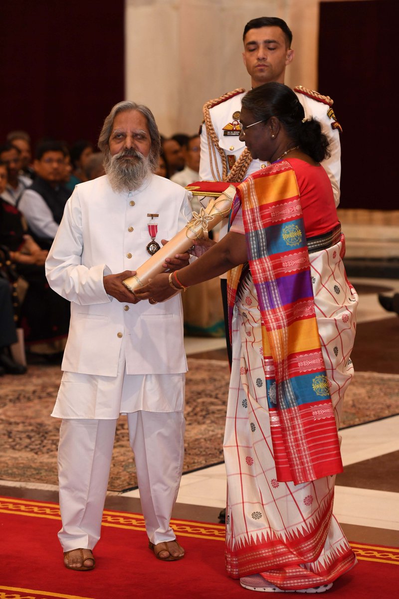 President Droupadi Murmu presents Padma Shri in the field of Art to Pandit Omprakash Sharma. He is a director and music composer of Maach folk art. Pandit Sharma has contributed significantly to films, folk theatre and classical music. He has been involved in reviving the…